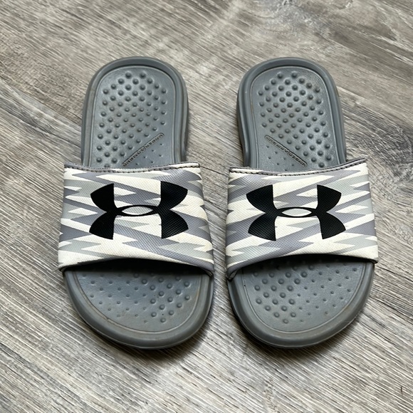Kids Under Armour Slides - Picture 1 of 3